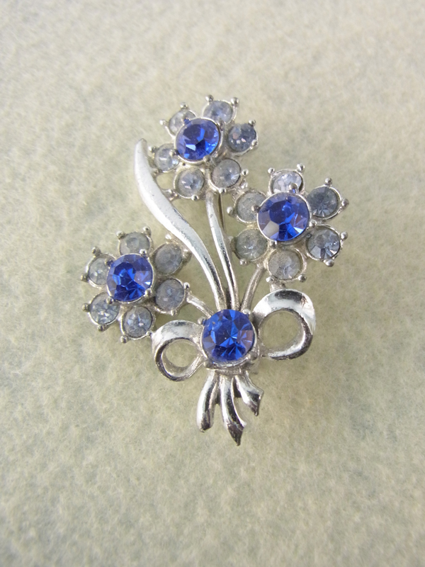 ロンドン買い付けブルー.ライトストーン花束モチーフヴィンテージブローチ09uk303