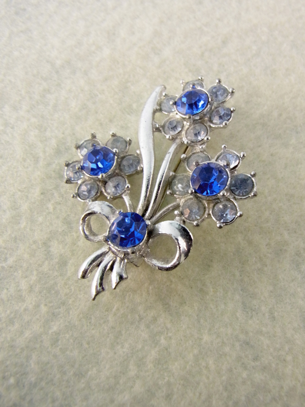 ロンドン買い付けブルー.ライトストーン花束モチーフヴィンテージブローチ09uk303