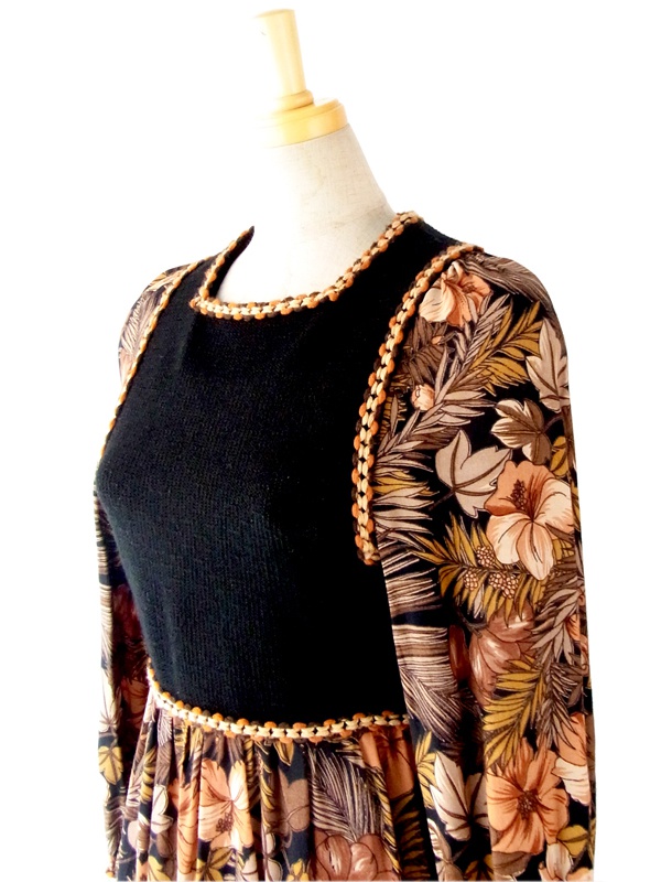 ヨーロッパ古着 フランス買い付け ６０年代製 ブラック　ニット X 花柄プリント　ヴィンテージ　ワンピース 12FC119