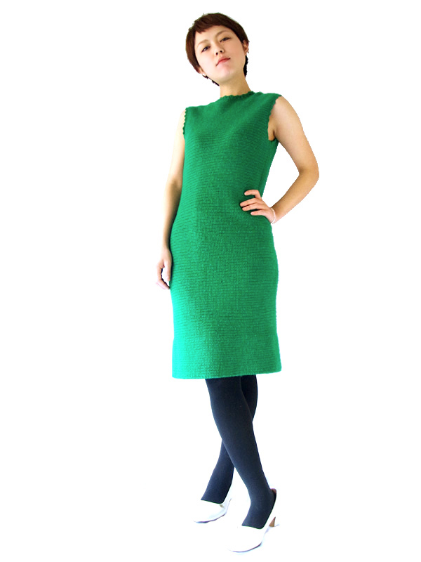 鮮やかなグリーンのニットがしっかりとした編みこみで美麗ラインを作るヴィンテージワンピ