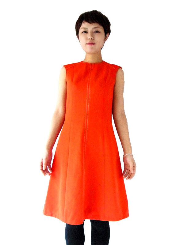 鮮やかなグリーンのニットがしっかりとした編みこみで美麗ラインを作るヴィンテージワンピ