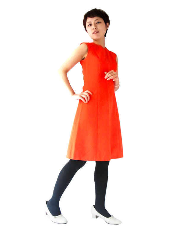 鮮やかなグリーンのニットがしっかりとした編みこみで美麗ラインを作るヴィンテージワンピ