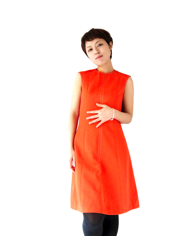 鮮やかなグリーンのニットがしっかりとした編みこみで美麗ラインを作るヴィンテージワンピ