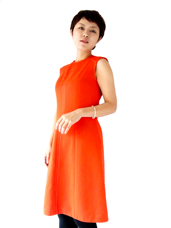 鮮やかなグリーンのニットがしっかりとした編みこみで美麗ラインを作るヴィンテージワンピ