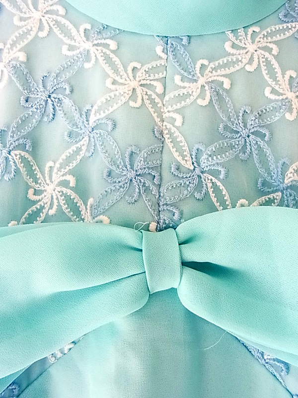 フランス買付 水色 花柄刺繍　リボン付　ヴィンテージ　ワンピース :古着 12FC35