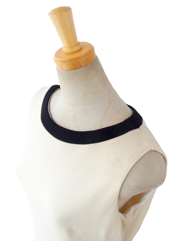 ヨーロッパ古着 ロンドン買い付け ６０年代製 アイボリー X ブラック バイカラー 高級感のある上品ウールドレス 13BS264