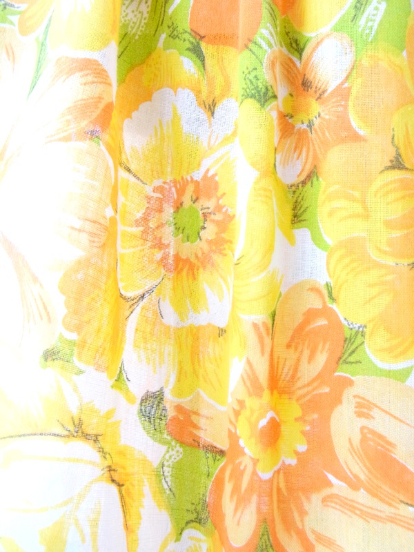 ヨーロッパ古着 フランス買い付け　６０年代製 ブライトイエロー 花柄プリント ヴィンテージ ワンピース 13FC306