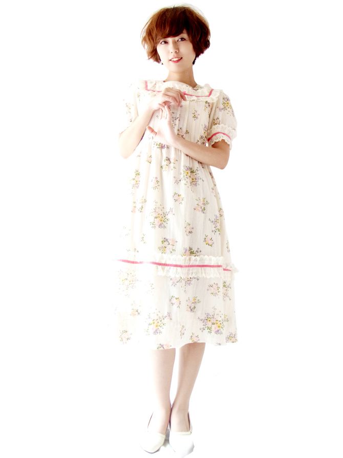 ヨーロッパ古着 フランス買い付け オフホワイト X 花柄 ピンク・ベロアテープ レース使い ヴィンテージ ワンピース : 13FC440