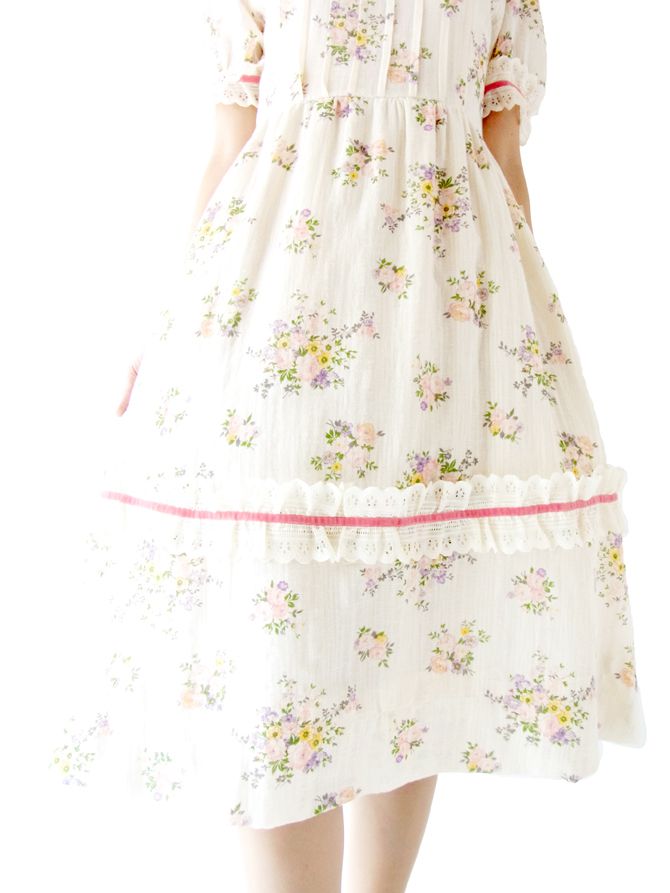 ヨーロッパ古着 フランス買い付け オフホワイト X 花柄 ピンク・ベロアテープ レース使い ヴィンテージ ワンピース : 13FC440