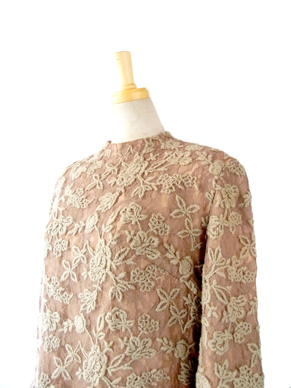 ヨーロッパ古着 フランス買い付け　６０年代製 ベージュ 花柄レース X ウール花柄刺繍　ヴィンテージ ワンピース : 13FC717