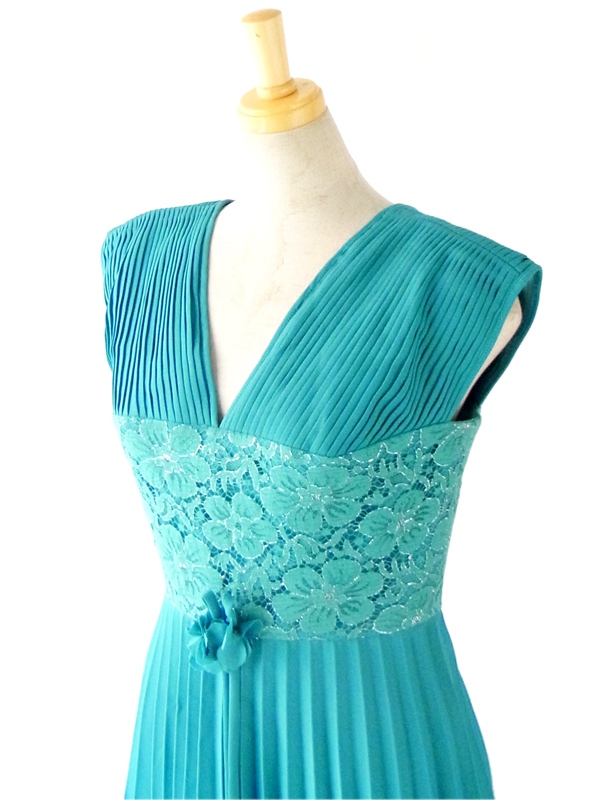 ヨーロッパ古着 ６０年代製　ターコイズブルー花柄レース　花コサージュ　ヴィンテージ プリーツドレス 13FC809