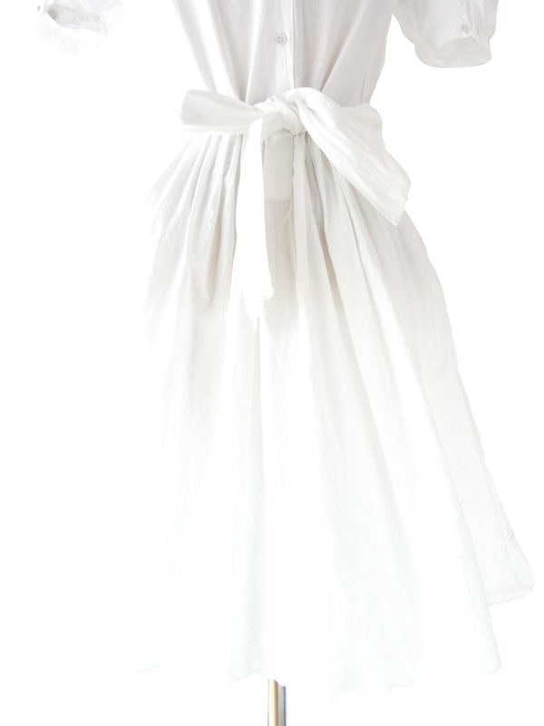 【送料無料】フランス買い付け 60年代製 ホワイト X 襟、スカートに花柄刺繍入り アンティーク ワンピース 14FC209【ヨーロッパ古着】