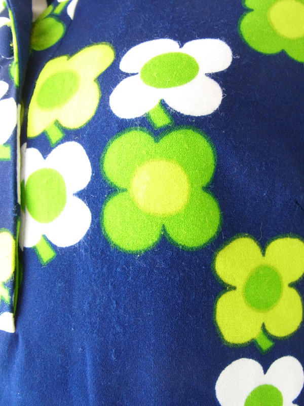 ヨーロッパ古着 フランス買い付け ６０年代製 ネイビー X 黄緑 マーガレット柄 レトロ ワンピース 14FC331