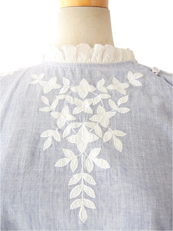 ６０年代フランス製 水色 X ホワイト 両面アンティーク花柄刺繍 ワンピース 14FC409