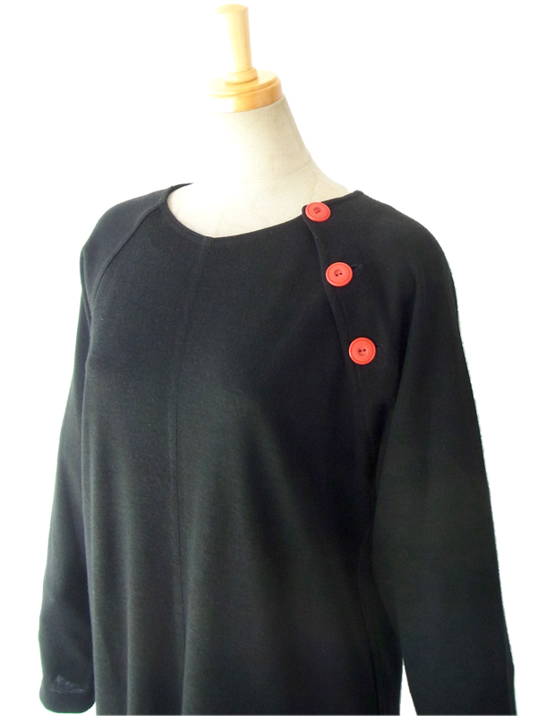 ヨーロッパ古着 フランス買い付け ６０年代製 ブラック X 肩口に赤いボタン ヴィンテージ レトロ ワンピース 14FC513