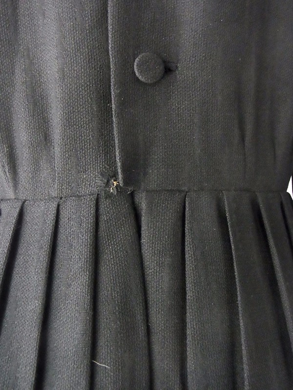 ヨーロッパ古着 フランス買い付け ６０年代製 シックなブラック X コード飾り ヴィンテージ ワンピース 14FC535