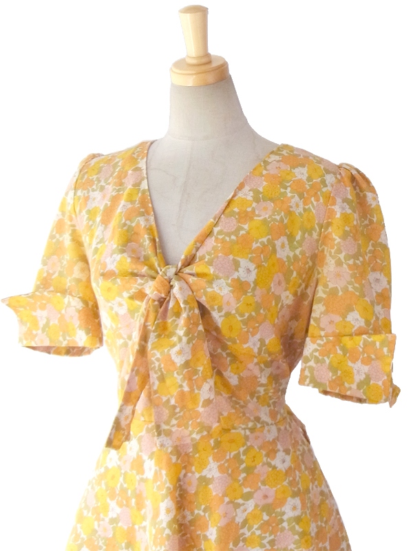 ヨーロッパ古着 ロンドン買い付け 60年代製 オレンジを基調としたきれいな色身の花柄 リボンタイ ヴィンテージ ワンピース 15BS208
