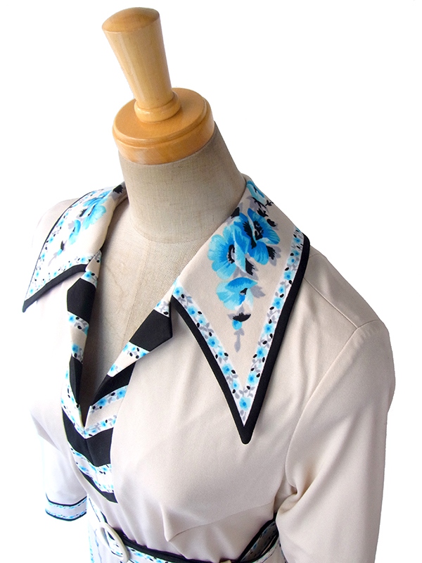 ヨーロッパ古着 ロンドン買い付け アイボリー X ブラック・ブルー 花柄プリント ベルト付き ヴィンテージ ワンピース 15BS405