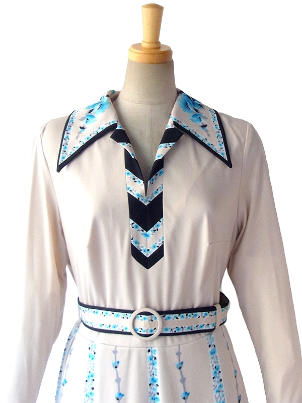 ヨーロッパ古着 ロンドン買い付け アイボリー X ブラック・ブルー 花柄プリント ベルト付き ヴィンテージ ワンピース 15BS405