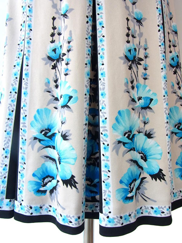 ヨーロッパ古着 ロンドン買い付け アイボリー X ブラック・ブルー 花柄プリント ベルト付き ヴィンテージ ワンピース 15BS405