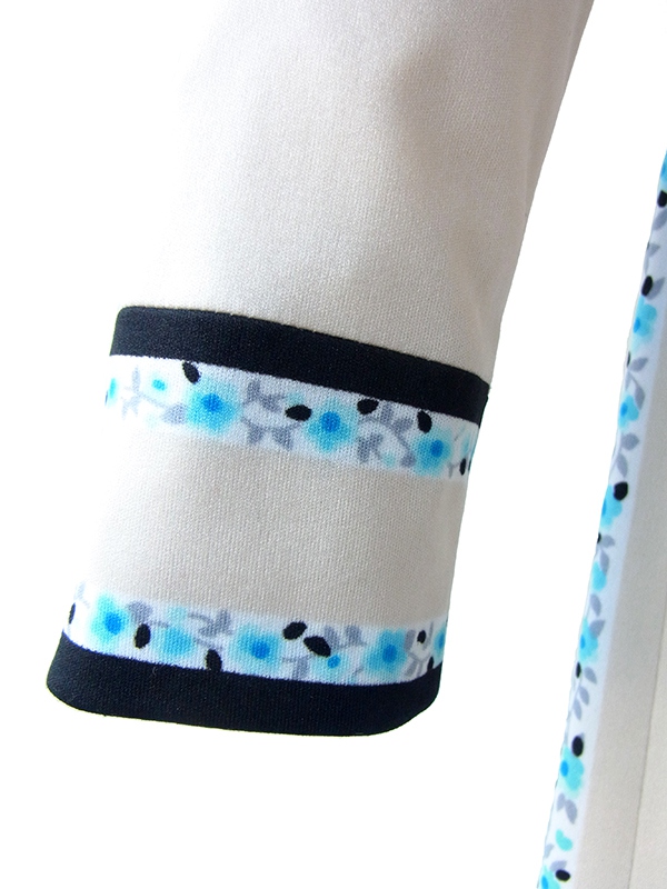 ヨーロッパ古着 ロンドン買い付け アイボリー X ブラック・ブルー 花柄プリント ベルト付き ヴィンテージ ワンピース 15BS405