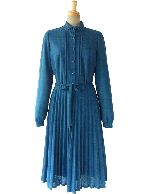 ヨーロッパ古着 ロンドン買い付け 60年代製 ブルー X 刺繍入り波型襟 ヴィンテージ プリーツ ワンピース 15BS415