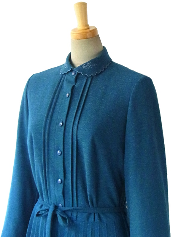 ヨーロッパ古着 ロンドン買い付け 60年代製 ブルー X 刺繍入り波型襟 ヴィンテージ プリーツ ワンピース 15BS415