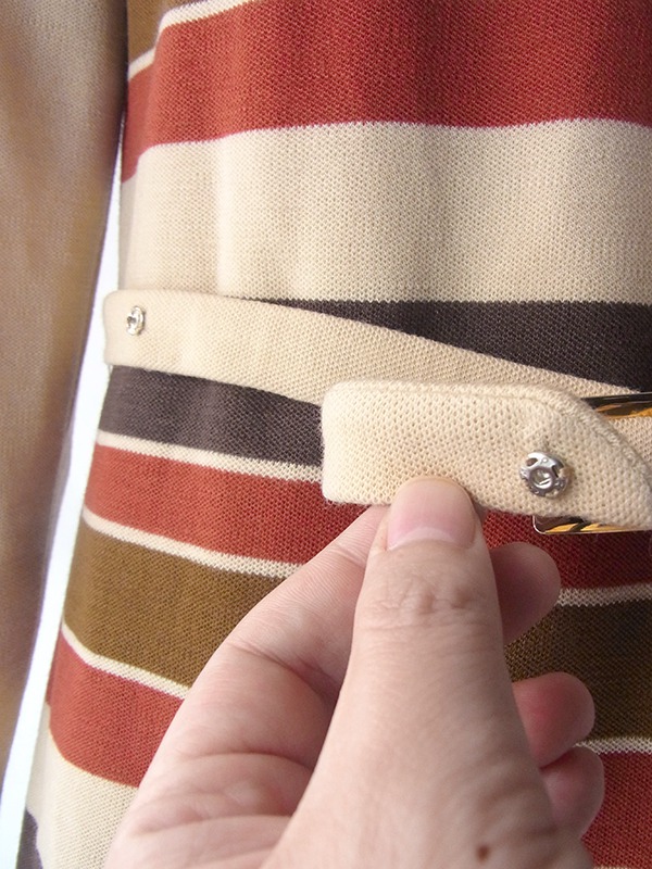 ヨーロッパ古着 ロンドン買い付け 60年代製 ベージュ X モスグリーン・カーキ・レッド ボーダー レトロ ワンピース 15BS422