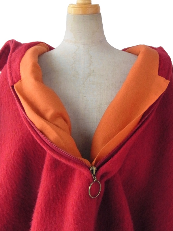 【送料無料】ロンドン買付 ６０年代製 レッド X ゴールド飾りボタン フロントジップ ウール ケープコート 15BS431【ヨーロッパ古着】