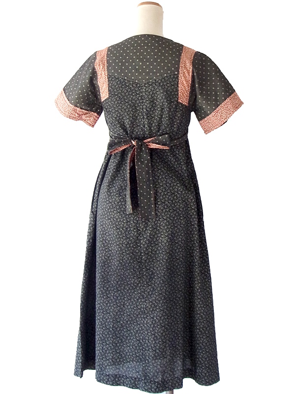 ヨーロッパ古着 フランス買い付け ６０年代製 ブラック X ホワイト 小花柄 花柄生地切替 フォークロア ワンピース 15FC111