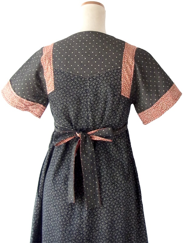 ヨーロッパ古着 フランス買い付け ６０年代製 ブラック X ホワイト 小花柄 花柄生地切替 フォークロア ワンピース 15FC111