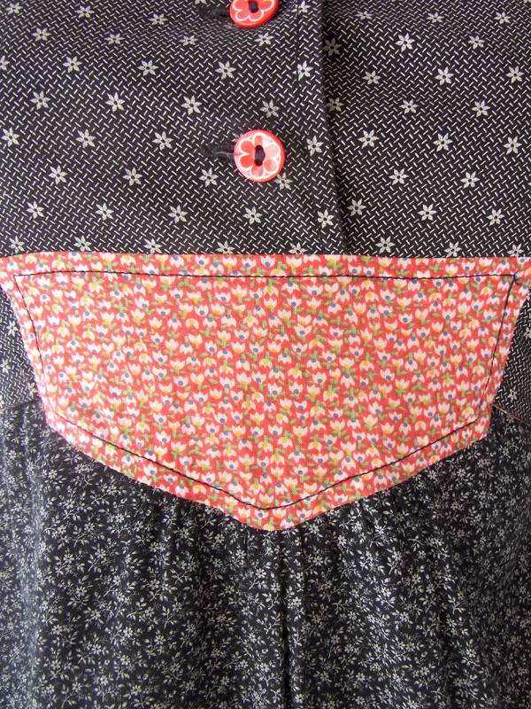 ヨーロッパ古着 フランス買い付け ６０年代製 ブラック X ホワイト 小花柄 花柄生地切替 フォークロア ワンピース 15FC111