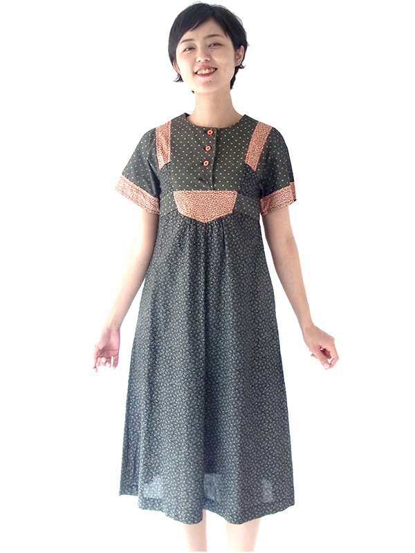 ヨーロッパ古着 フランス買い付け ６０年代製 ブラック X ホワイト 小花柄 花柄生地切替 フォークロア ワンピース 15FC111