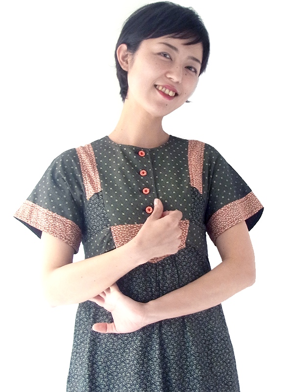 ヨーロッパ古着 フランス買い付け ６０年代製 ブラック X ホワイト 小花柄 花柄生地切替 フォークロア ワンピース 15FC111