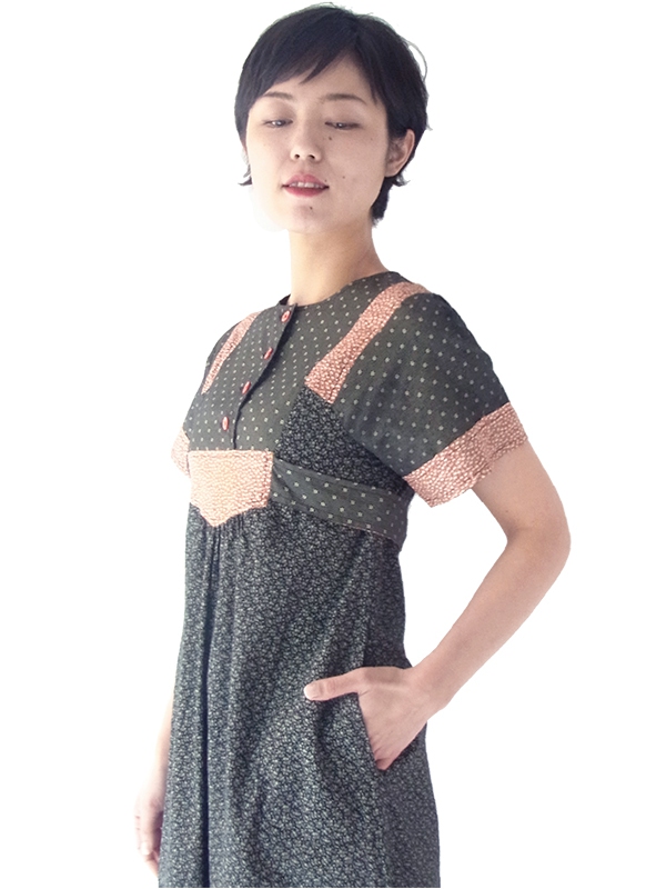 ヨーロッパ古着 フランス買い付け ６０年代製 ブラック X ホワイト 小花柄 花柄生地切替 フォークロア ワンピース 15FC111