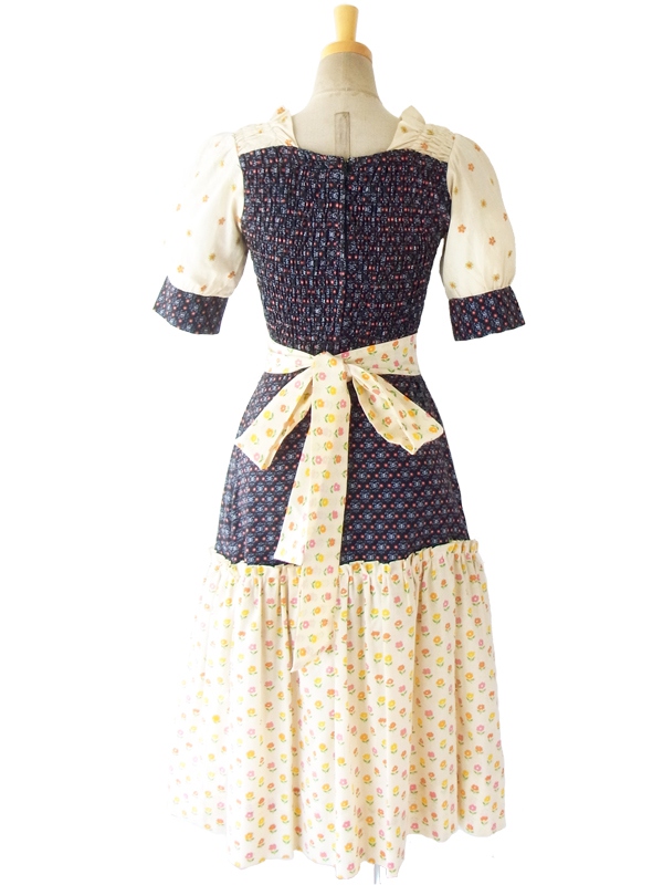 ヨーロッパ古着 フランス買い付け 60年代製 ベージュ X ネイビー 生地切替 花柄刺繍 ふんわり ワンピース 15FC232