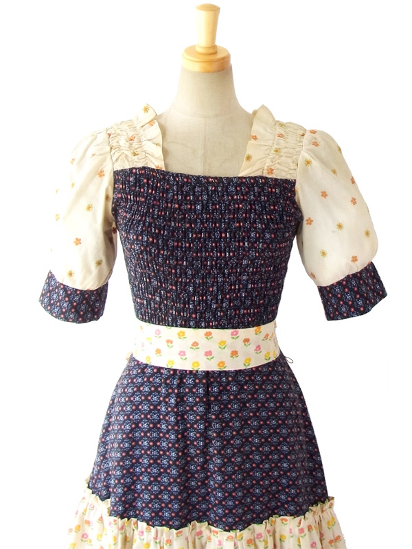 ヨーロッパ古着 フランス買い付け 60年代製 ベージュ X ネイビー 生地切替 花柄刺繍 ふんわり ワンピース 15FC232