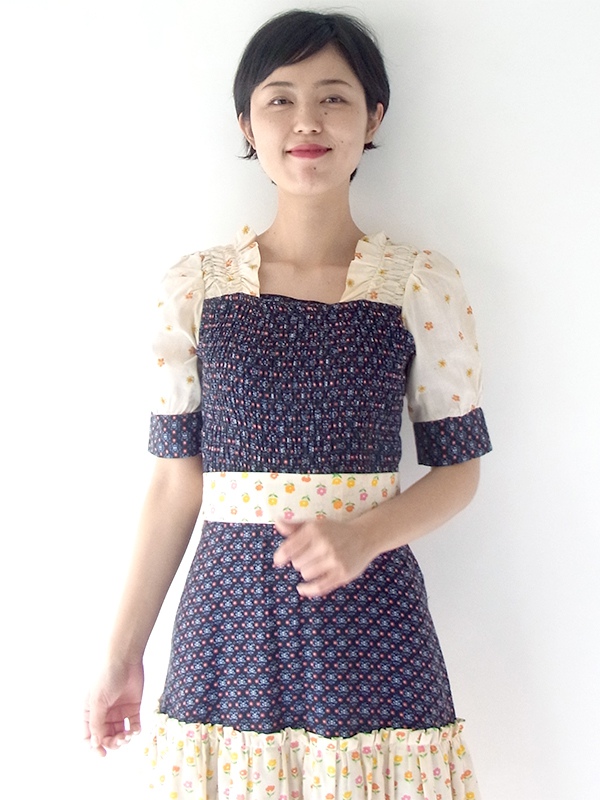 ヨーロッパ古着 フランス買い付け 60年代製 ベージュ X ネイビー 生地切替 花柄刺繍 ふんわり ワンピース 15FC232