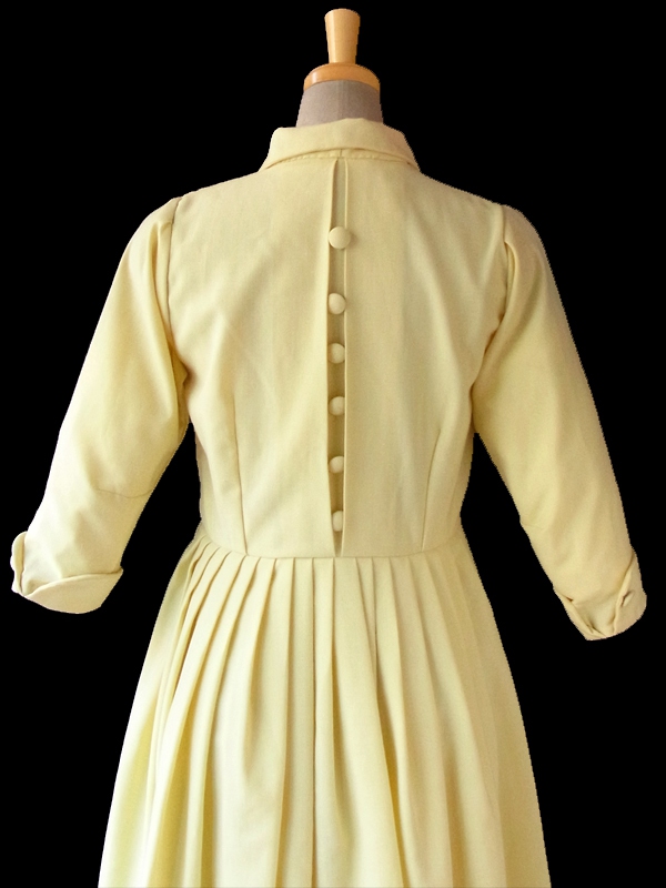 ヨーロッパ古着 フランス買い付け 60年代製 レモン色 X プリーツスカート 背面くるみボタン ヴィンテージ ワンピース 15FC418