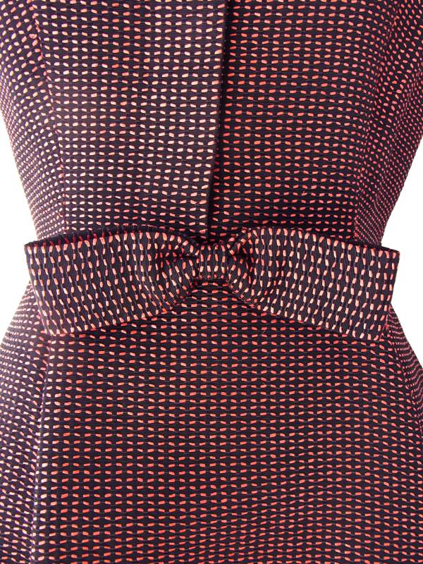 ブラックX光沢のある糸が縫い込まれた生地 ウェストリボン エレガントなシルエットのヴィンテージ ドレス 15OD030