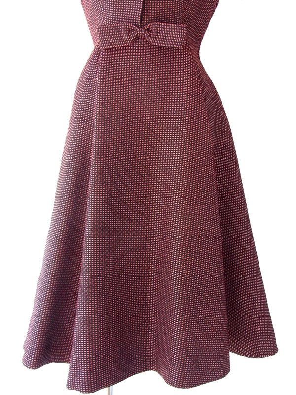 ブラックX光沢のある糸が縫い込まれた生地 ウェストリボン エレガントなシルエットのヴィンテージ ドレス 15OD030