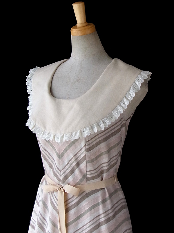 未使用品　ライトベージュ X バイアス柄 サーキュラーカラー リボンベルト ワンピース 15OD1217