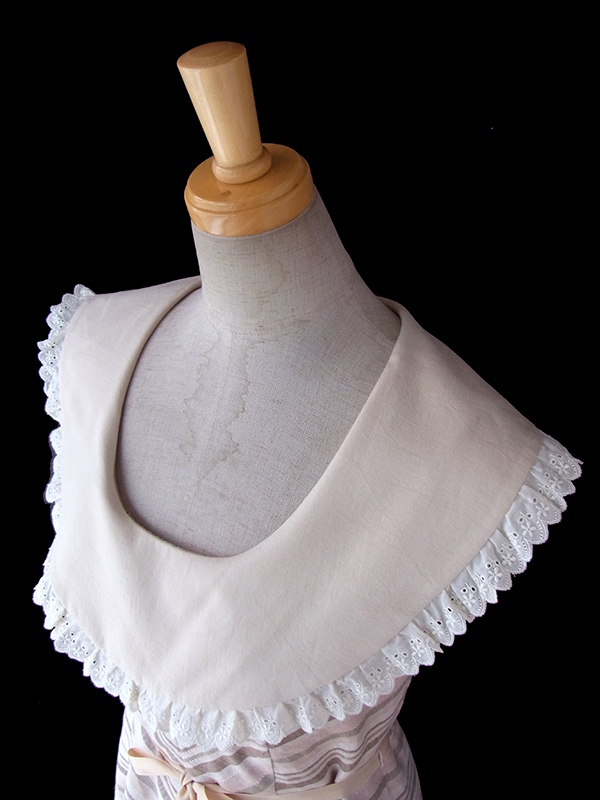 未使用品　ライトベージュ X バイアス柄 サーキュラーカラー リボンベルト ワンピース 15OD1217