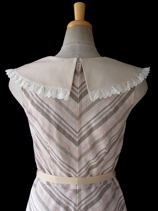 未使用品　ライトベージュ X バイアス柄 サーキュラーカラー リボンベルト ワンピース 15OD1217