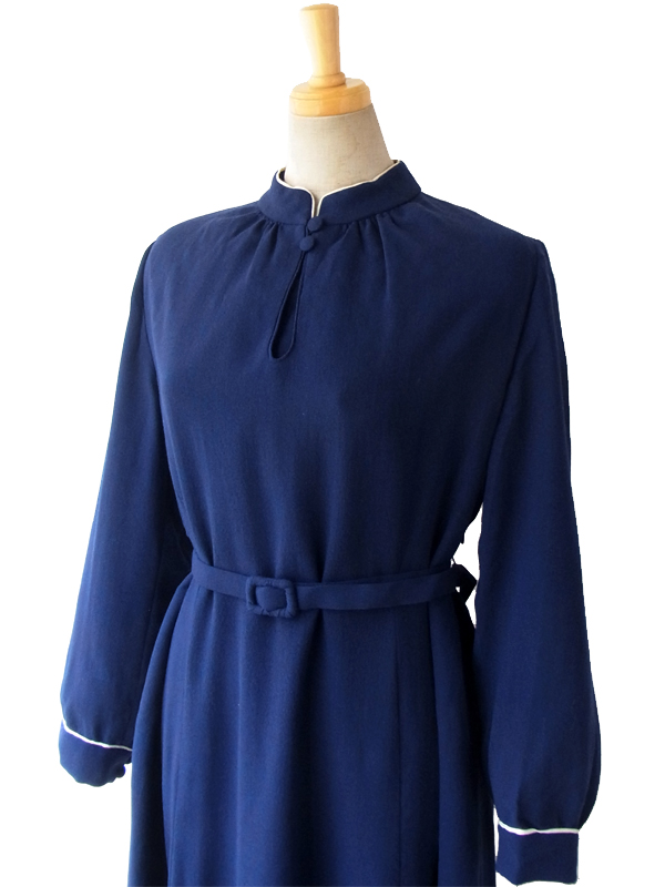 ヨーロッパ古着 ロンドン買い付け 60年代製 深く美しいブルー スタンドカラー X くるみボタン 梨地ウール ワンピース 15OM001