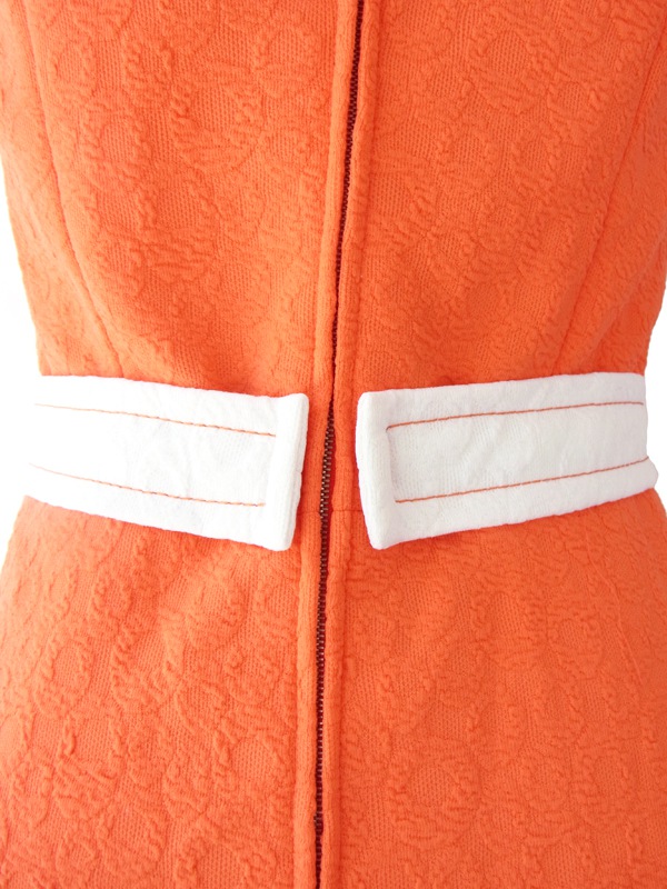 ヨーロッパ古着 ロンドン買い付け 60年代製 オレンジ X ホワイト生地切替 ゴールドボタン レトロ ワンピース 15OM103