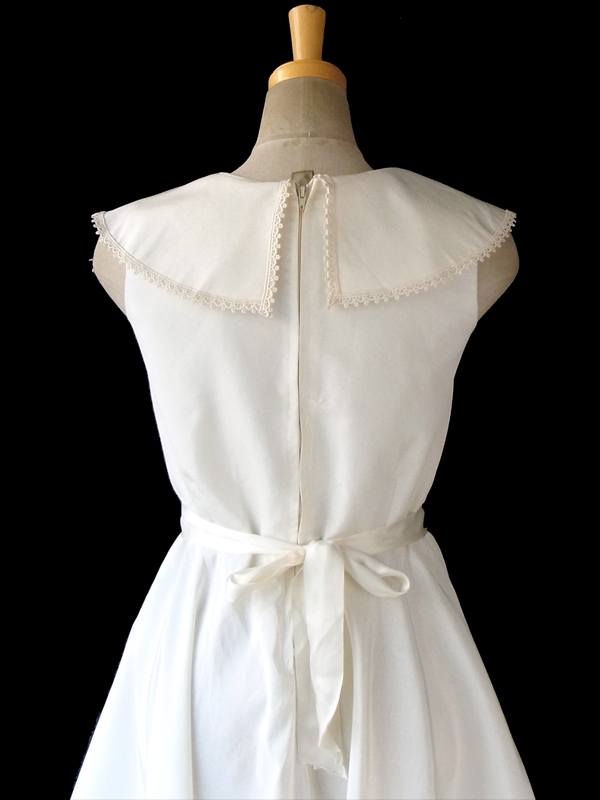 ヨーロッパ古着 ロンドン買い付け 60年代製 ホワイト X 花・レース飾り付きラウンドカラー パーティー ドレス 15OM417