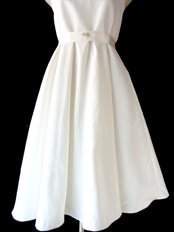 ヨーロッパ古着 ロンドン買い付け 60年代製 ホワイト X 花・レース飾り付きラウンドカラー パーティー ドレス 15OM417