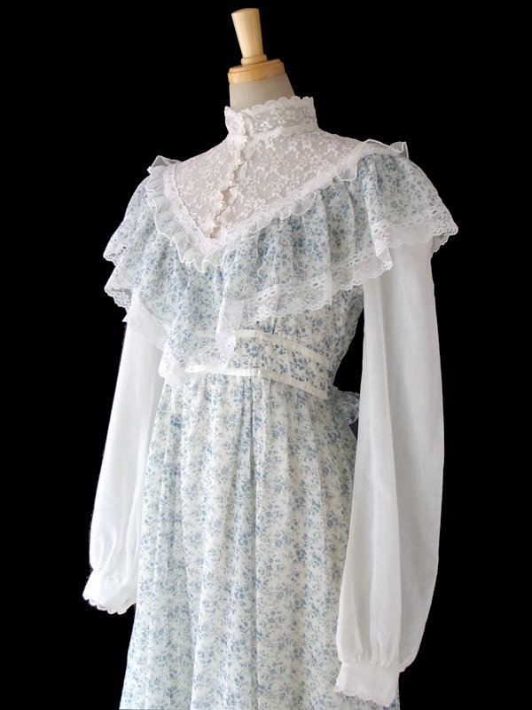 70年代アメリカ製 GUNNE SAX ホワイト X 水色 花柄・レース スタンドカラー ヴィンテージ マキシワンピース 15SP004