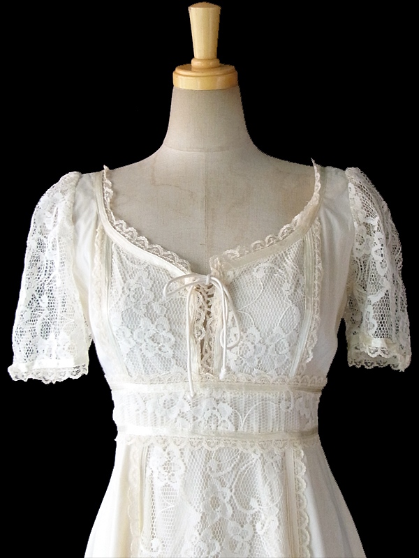 【送料無料】70年代アメリカ製 アイボリーX 贅沢にレースがあしらわれた 組紐 アンティーク マキシドレス 15SP026【フェミニン】